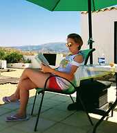 2-bed Villa With Pool, Garden & Parking Near Seron