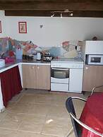 2-bed Villa With Pool, Garden & Parking Near Seron