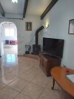 2-bed Villa With Pool, Garden & Parking Near Seron