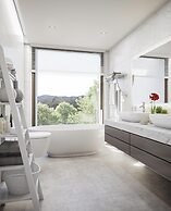 Luxury Villa in Perfect Location With sea Views
