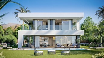 Luxury Villa in Perfect Location With sea Views