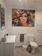 Newly Refurbished Luxury 3 Bed Duplex Apartment