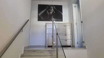Luxurious Three Bedroom Duplex Apt Close to Beach