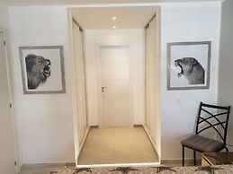 Luxurious Three Bedroom Duplex Apt Close to Beach