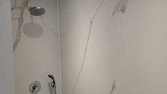 Luxurious Three Bedroom Duplex Apt Close to Beach