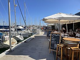 Luxurious Three Bedroom Duplex Apt Close to Beach