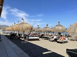 Luxurious Three Bedroom Duplex Apt Close to Beach