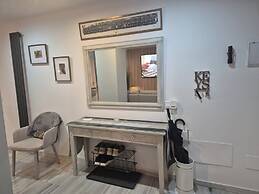 Newly Refurbished Luxury 3 Bed Duplex Apartment