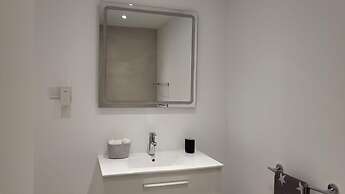 Luxurious Three Bedroom Duplex Apt Close to Beach