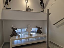 Luxurious Three Bedroom Duplex Apt Close to Beach