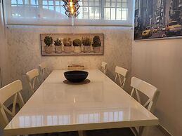 Luxurious Three Bedroom Duplex Apt Close to Beach