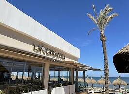 Duplex Apt, 3 Bedroom, Sleeps 6, Pool