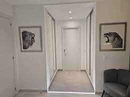 Newly Refurbished Luxury 3 Bed Duplex Apartment