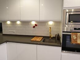 Luxurious Three Bedroom Duplex Apt Close to Beach