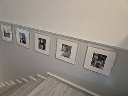 Luxurious Three Bedroom Duplex Apt Close to Beach