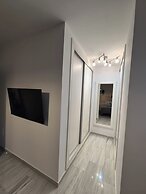 Luxurious Three Bedroom Duplex Apt Close to Beach