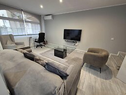 Luxurious Three Bedroom Duplex Apt Close to Beach