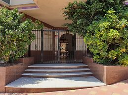 Luxurious Three Bedroom Duplex Apt Close to Beach