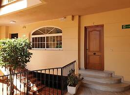 Duplex Apt, 3 Bedroom, Sleeps 6, Pool