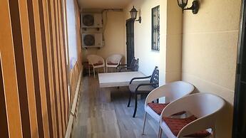 Luxurious Three Bedroom Duplex Apt Close to Beach