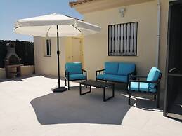 Villa Los Castos, Immaculate 2-bed Villa, Arboleas