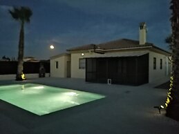 Villa Los Castos, Immaculate 2-bed Villa, Arboleas