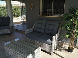 Villa Los Castos, Immaculate 2-bed Villa, Arboleas