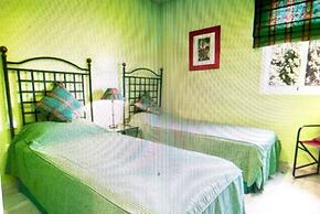 Beautiful 4 Bedroom Duplex Apartment