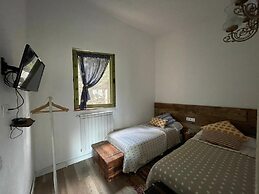 Aurora 2-bed Cottage - Sleeps 4 - Montseny Park