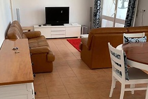 Seaview Balcony - 3 Bedroom Apartment Sleeps 6