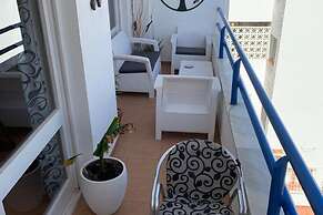Seaview Balcony - 3 Bedroom Apartment Sleeps 6