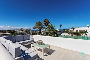 Remarkable 5-bed Villa in Playa Blanca