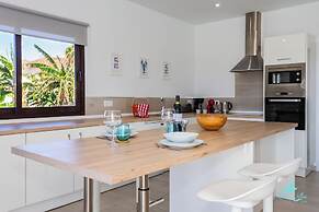 Remarkable 5-bed Villa in Playa Blanca