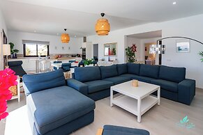 Remarkable 5-bed Villa in Playa Blanca