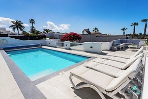 Remarkable 5-bed Villa in Playa Blanca