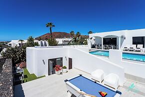 Remarkable 5-bed Villa in Playa Blanca
