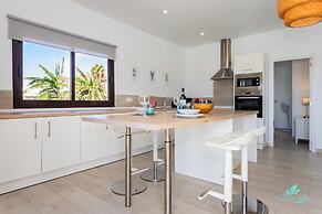 Remarkable 5-bed Villa in Playa Blanca