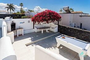 Remarkable 5-bed Villa in Playa Blanca