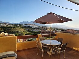 Seaview a Spectacular 3 bed 3 Bathroom Penthouse