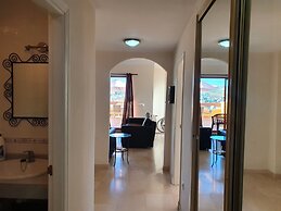 Seaview a Spectacular 3 bed 3 Bathroom Penthouse