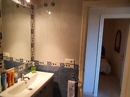 Seaview a Spectacular 3 bed 3 Bathroom Penthouse