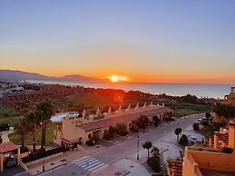 3 Bed Penthouse - Sleeps 8 - Pool - Sea View