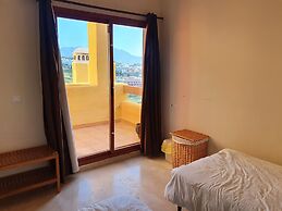 Seaview a Spectacular 3 bed 3 Bathroom Penthouse