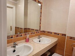 Seaview a Spectacular 3 bed 3 Bathroom Penthouse
