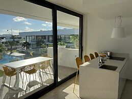 Outstanding 2 bed Apartment With Rooftop sea Views