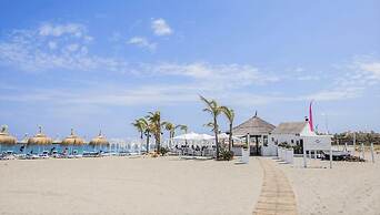 Modern Four Bedroom House With Golf Course Views