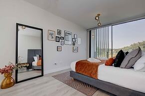 Modern Four Bedroom House With Golf Course Views