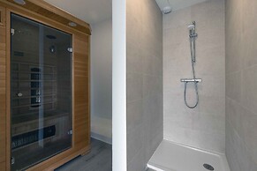 Modern Four Bedroom House With Golf Course Views