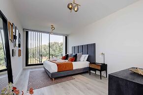 Modern Four Bedroom House With Golf Course Views