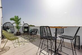 Modern Four Bedroom House With Golf Course Views